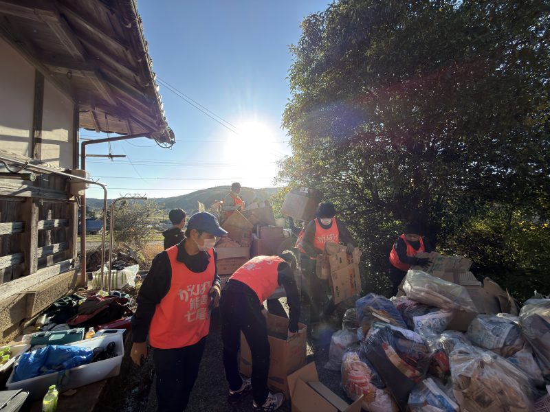 能登半島地震の被災地で家財や生活用品の搬出支援を行う第一レンタル社員