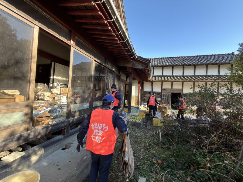 石川県七尾市で災害ボランティア活動に取り組む第一レンタル社員